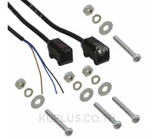 Omron Through Beam (Emitter and Receiver) Photoelectric Sensor Maximum of 1 m Detection Range PNP IP67 Block Style